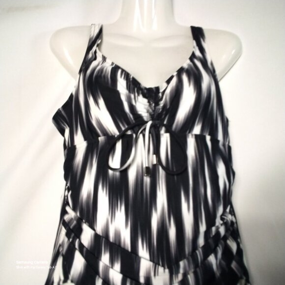 Magicsuit by Miraclesuit 1 Pc. Black & White Slimming Swimsuit NWT Size 14 - Picture 1 of 5